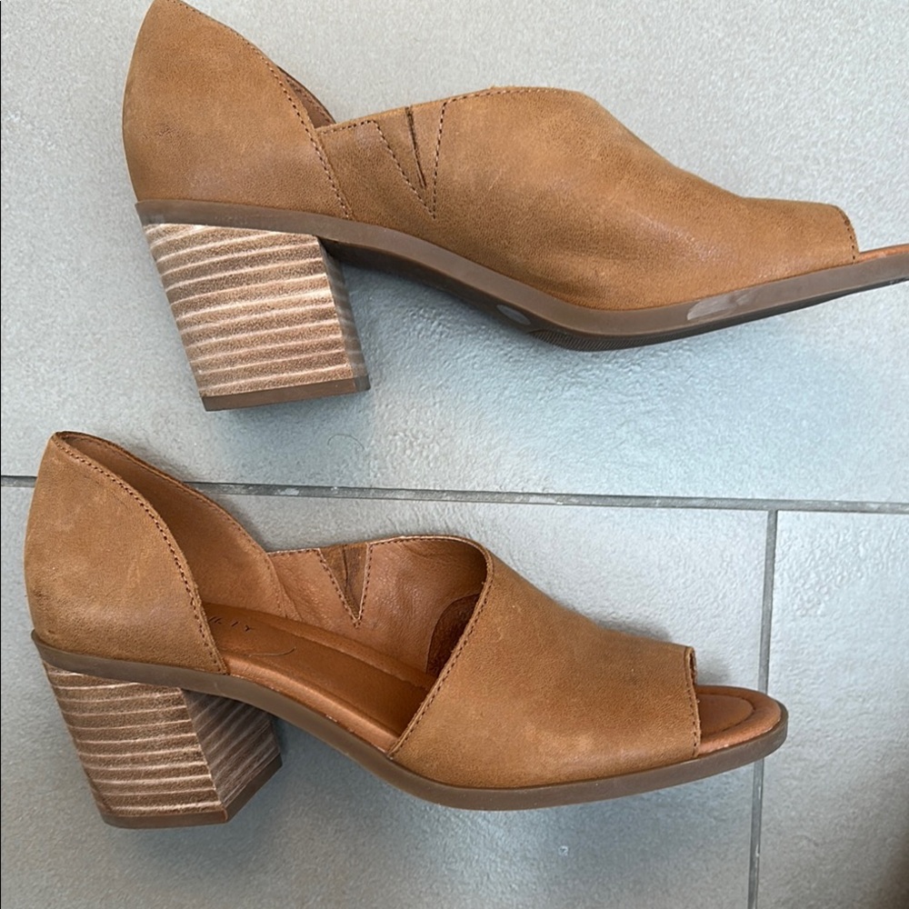 Sole Society Tan Leather Mules Classic Slip-On Design